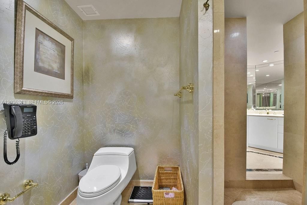 En Venta: $1,900,000 (2 camas, 3 baños, 2400 Pies cuadrados)