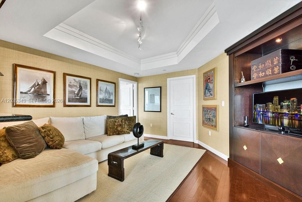 En Venta: $1,900,000 (2 camas, 3 baños, 2400 Pies cuadrados)