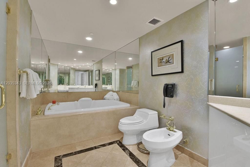 En Venta: $1,900,000 (2 camas, 3 baños, 2400 Pies cuadrados)