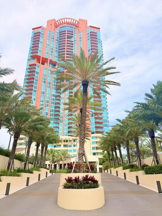 For Rent: $7,800 (2 beds, 2 baths, 1120 Square Feet)
