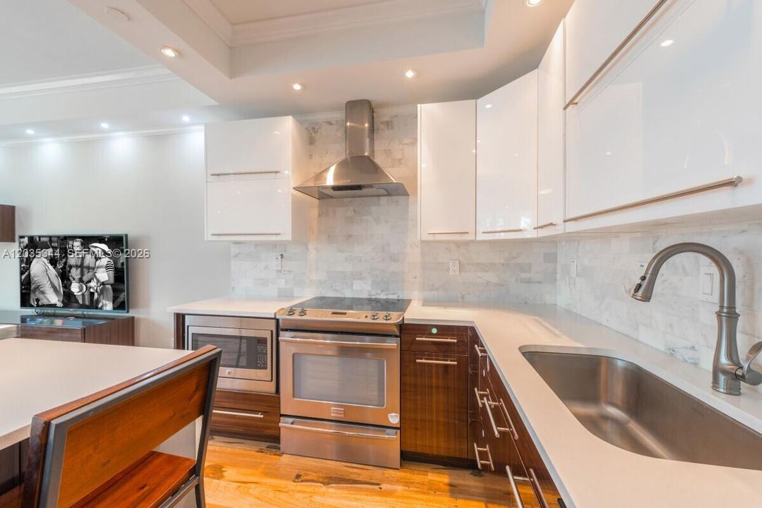 For Rent: $7,800 (2 beds, 2 baths, 1120 Square Feet)