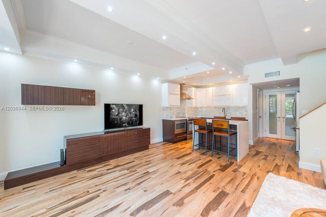 For Rent: $7,800 (2 beds, 2 baths, 1120 Square Feet)