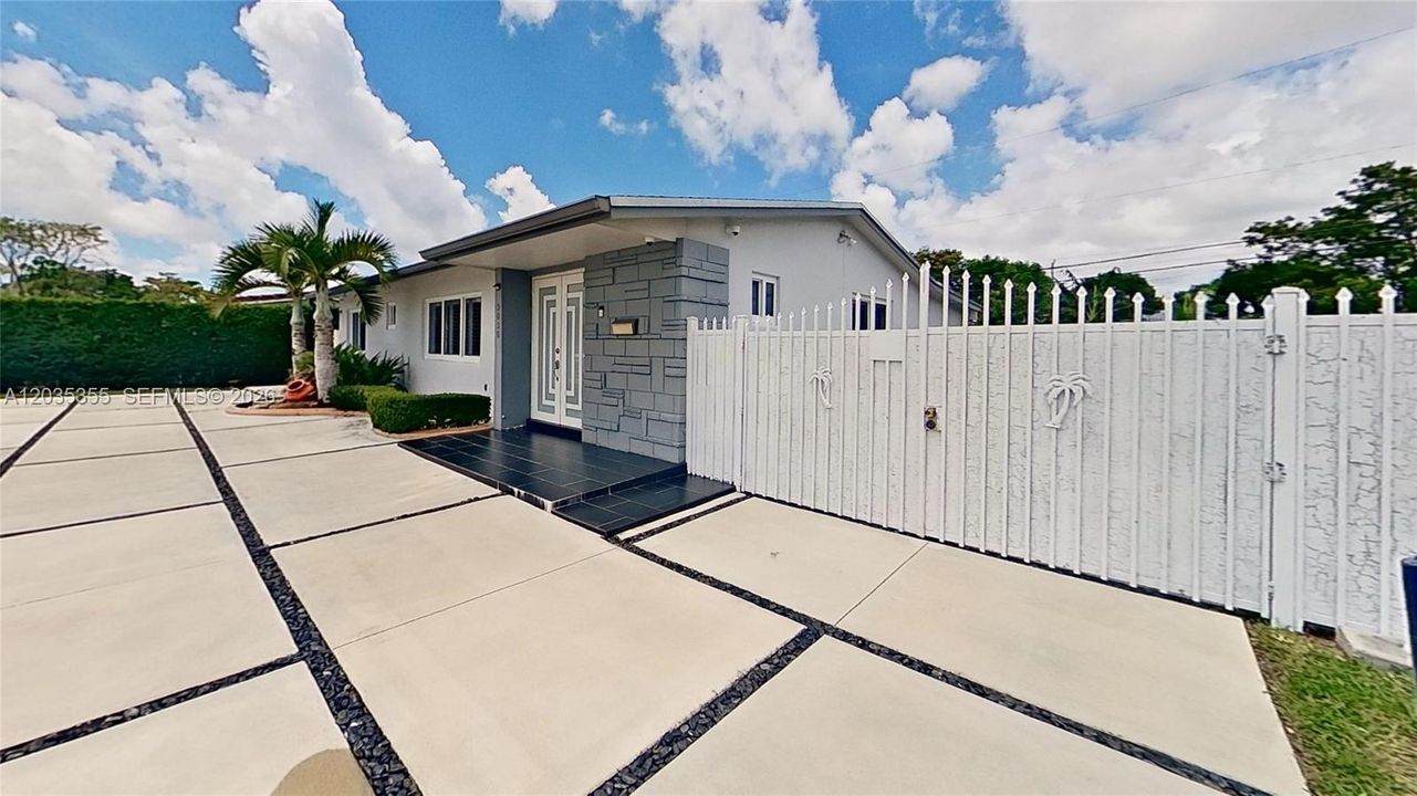 En Venta: $850,000 (3 camas, 2 baños, 1740 Pies cuadrados)