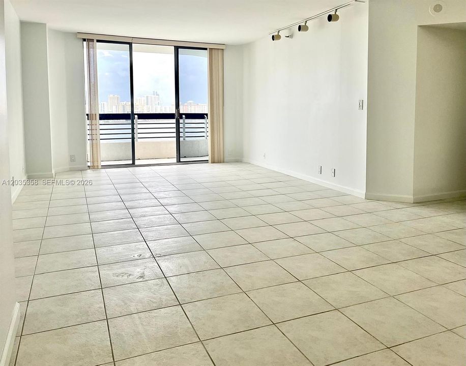 For Rent: $2,995 (2 beds, 2 baths, 1181 Square Feet)