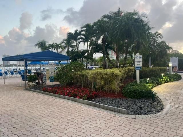 For Rent: $2,995 (2 beds, 2 baths, 1181 Square Feet)