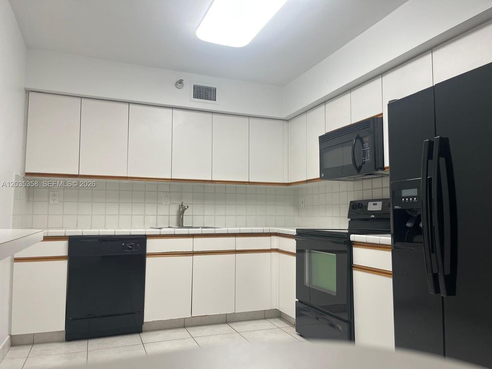 For Rent: $2,995 (2 beds, 2 baths, 1181 Square Feet)