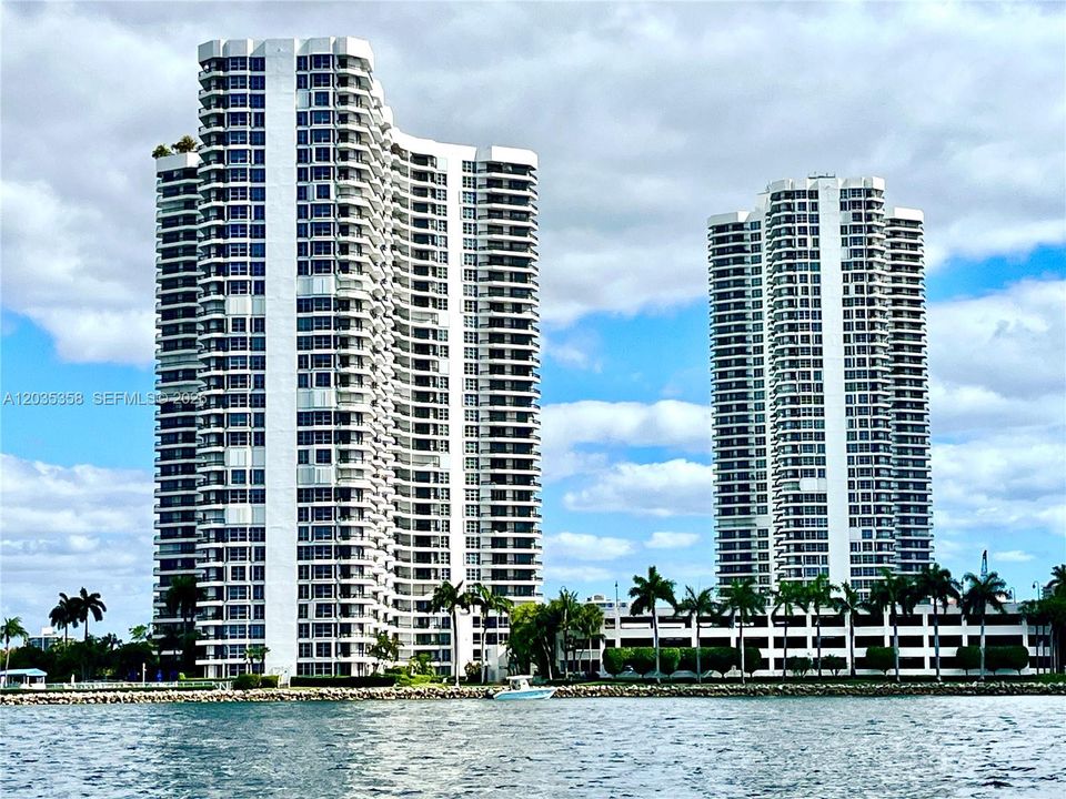 For Rent: $2,995 (2 beds, 2 baths, 1181 Square Feet)