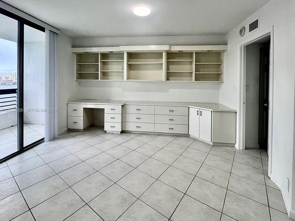 For Rent: $2,995 (2 beds, 2 baths, 1181 Square Feet)