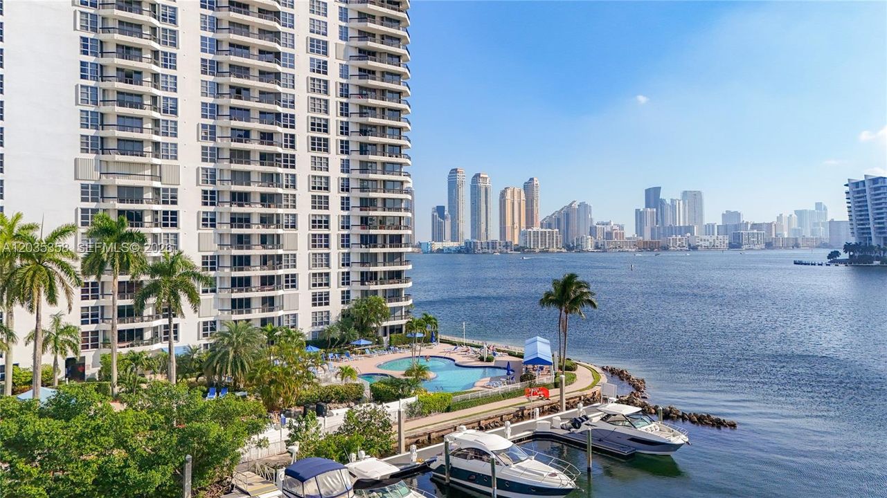 For Rent: $2,995 (2 beds, 2 baths, 1181 Square Feet)