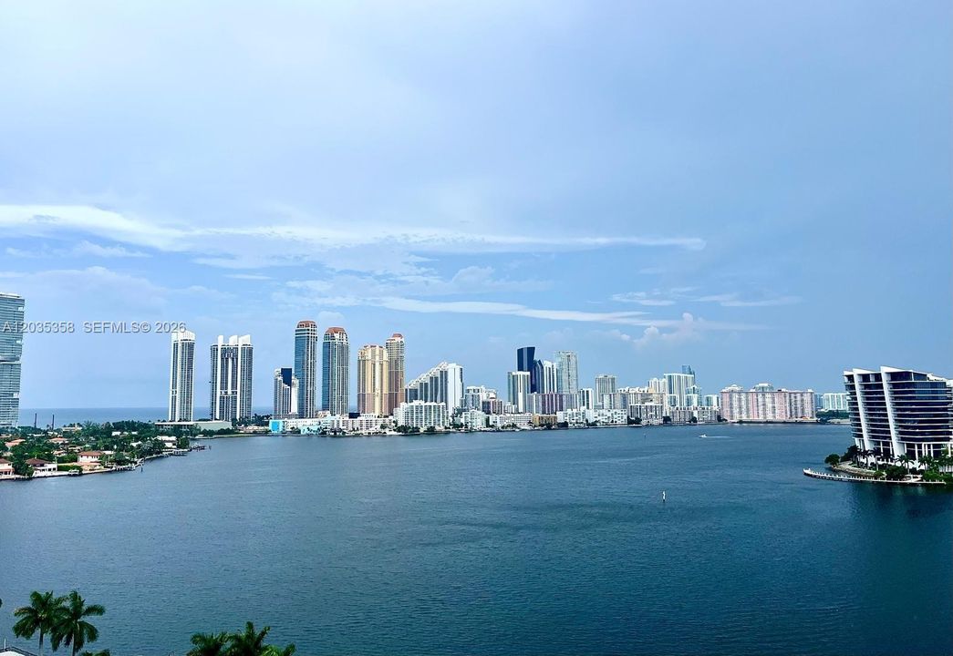 For Rent: $2,995 (2 beds, 2 baths, 1181 Square Feet)
