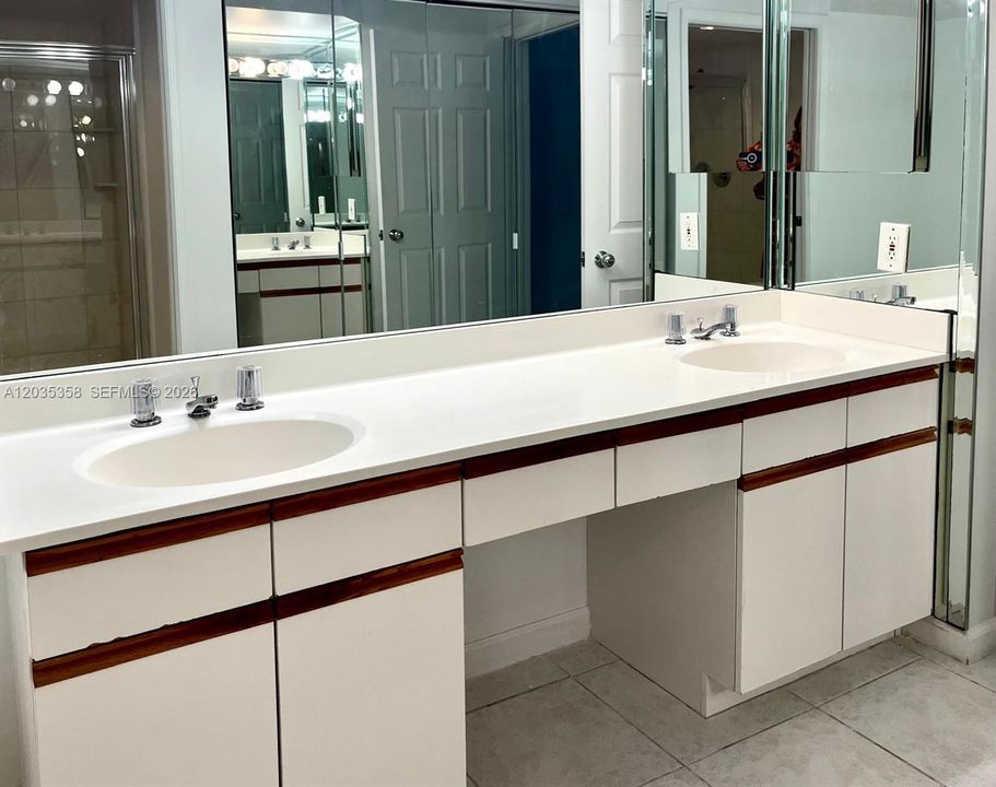 For Rent: $2,995 (2 beds, 2 baths, 1181 Square Feet)