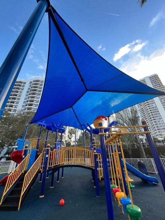 For Rent: $2,995 (2 beds, 2 baths, 1181 Square Feet)