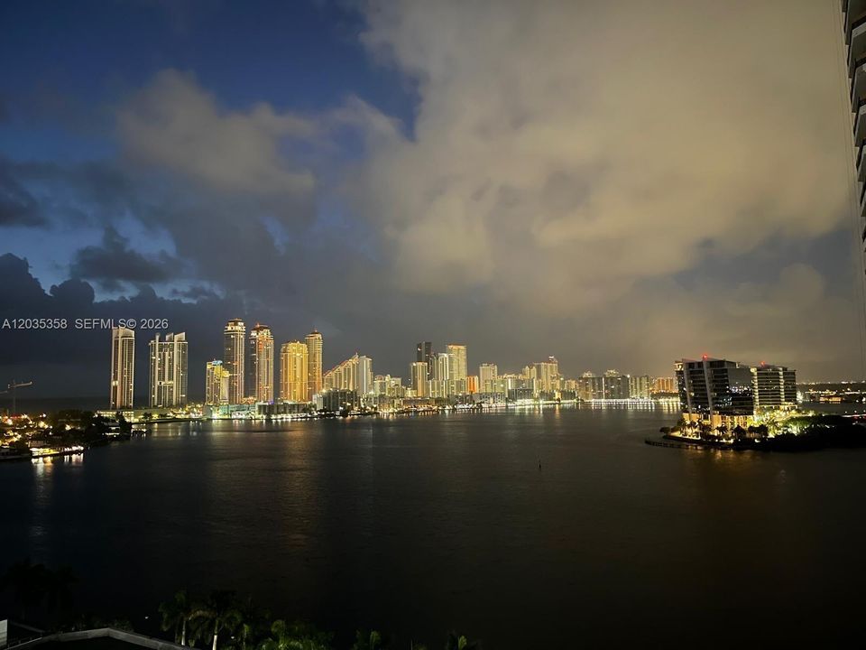For Rent: $2,995 (2 beds, 2 baths, 1181 Square Feet)