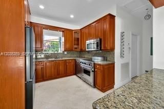 En Renta: $8,500 (3 camas, 2 baños, 2244 Pies cuadrados)