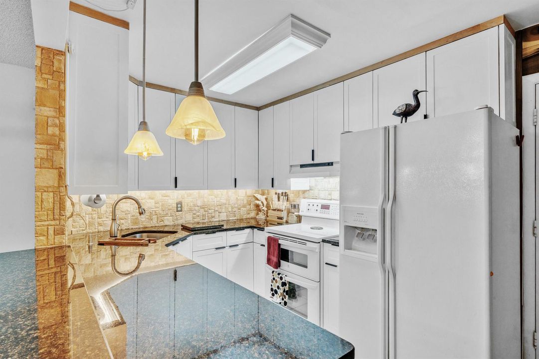19 Kitchen (3)