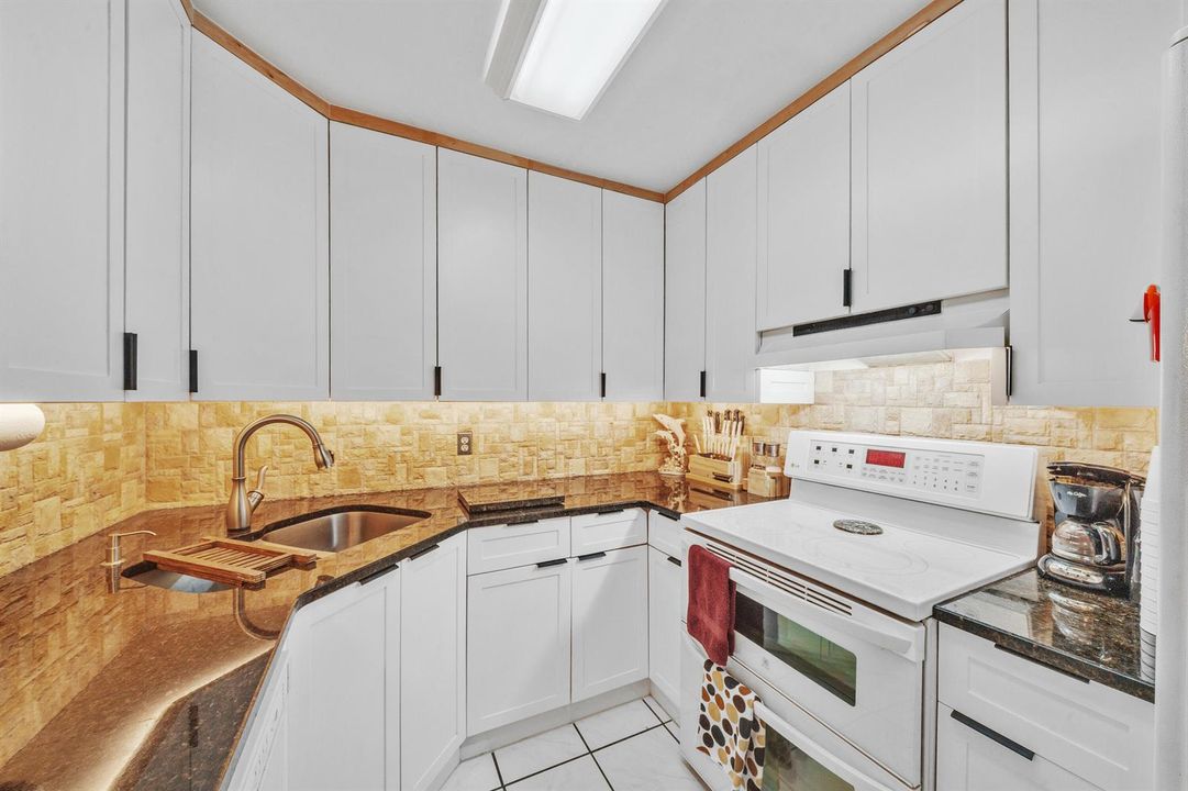 19 Kitchen (4)