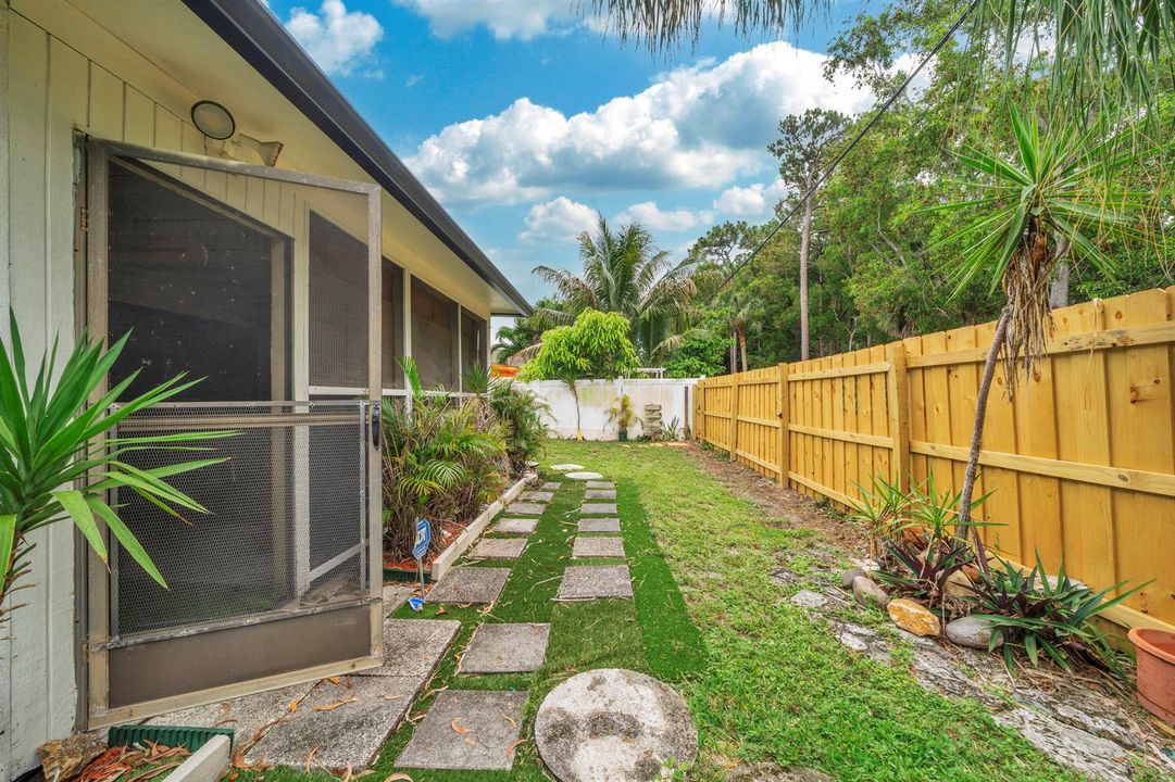 16 Backyard (2)