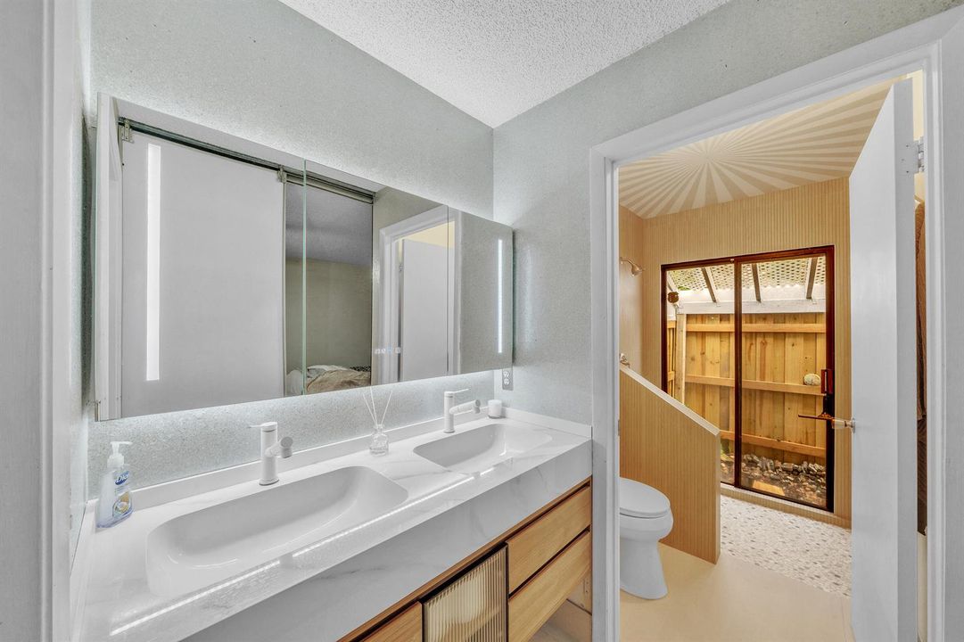 13 Primary Bathroom (3)