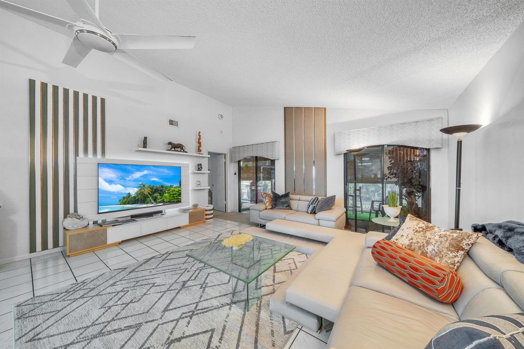 11 Living Area (4)