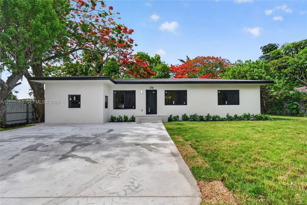 For Sale: $685,000 (4 beds, 2 baths, 1749 Square Feet)