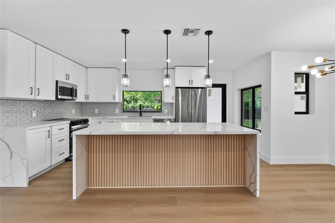 For Sale: $685,000 (4 beds, 2 baths, 1749 Square Feet)