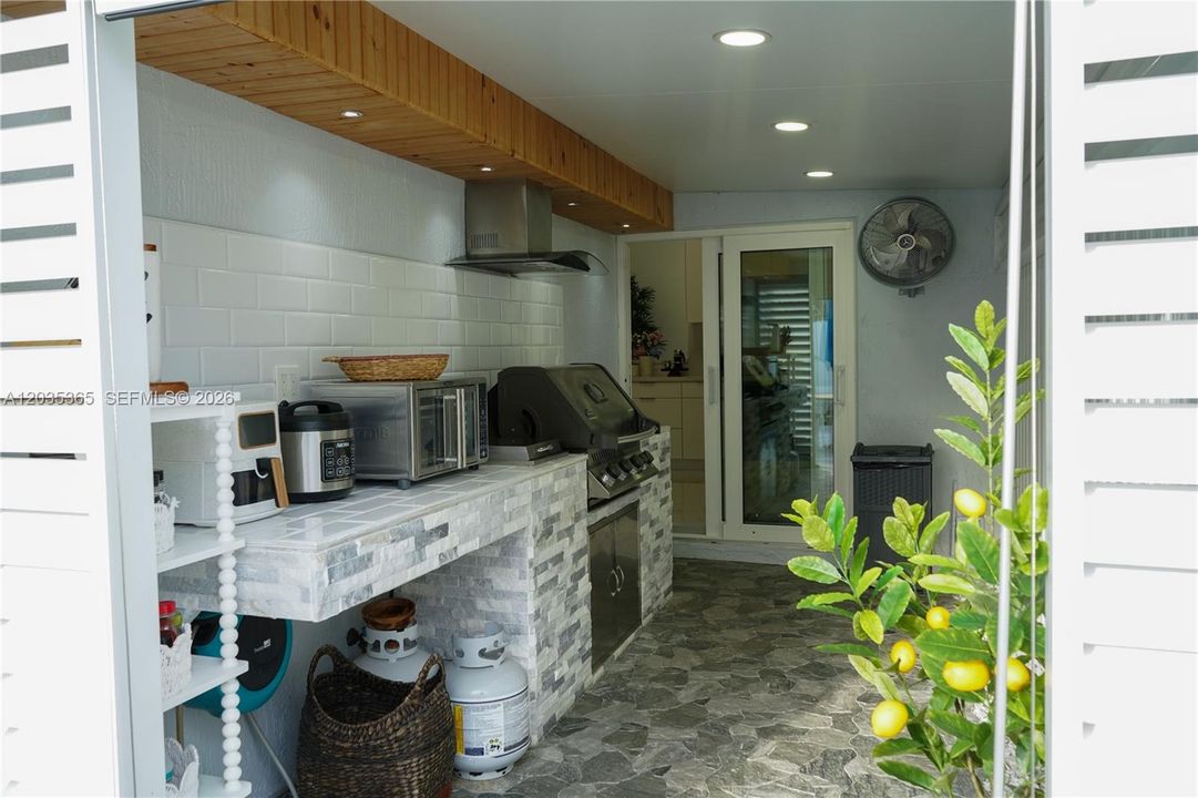 For Sale: $725,000 (4 beds, 2 baths, 1653 Square Feet)