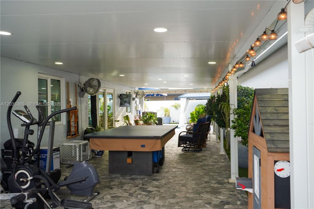 For Sale: $725,000 (4 beds, 2 baths, 1653 Square Feet)