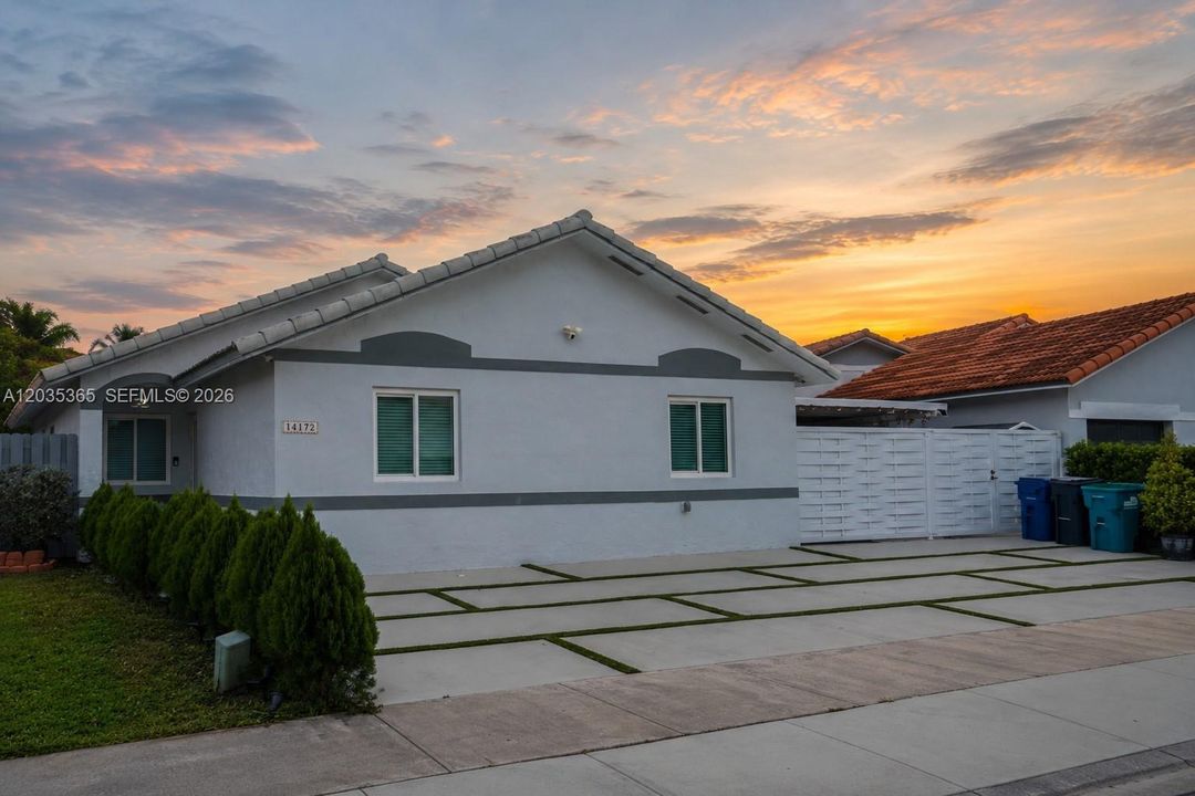 For Sale: $725,000 (4 beds, 2 baths, 1653 Square Feet)