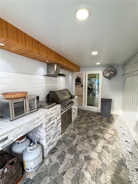 For Sale: $725,000 (4 beds, 2 baths, 1653 Square Feet)