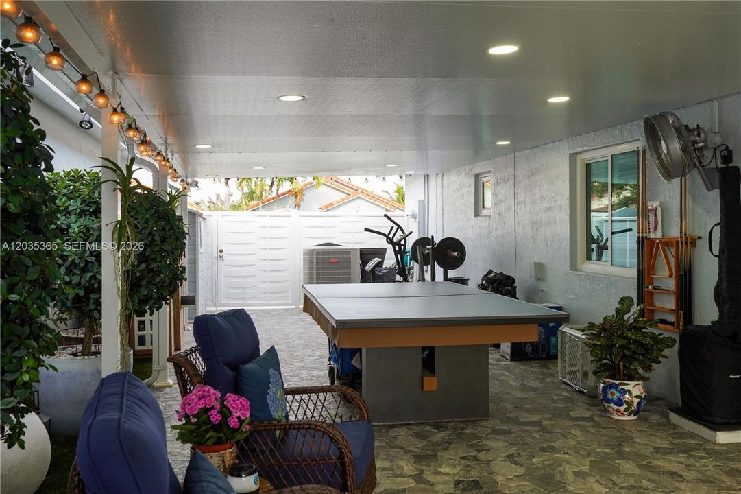 For Sale: $725,000 (4 beds, 2 baths, 1653 Square Feet)