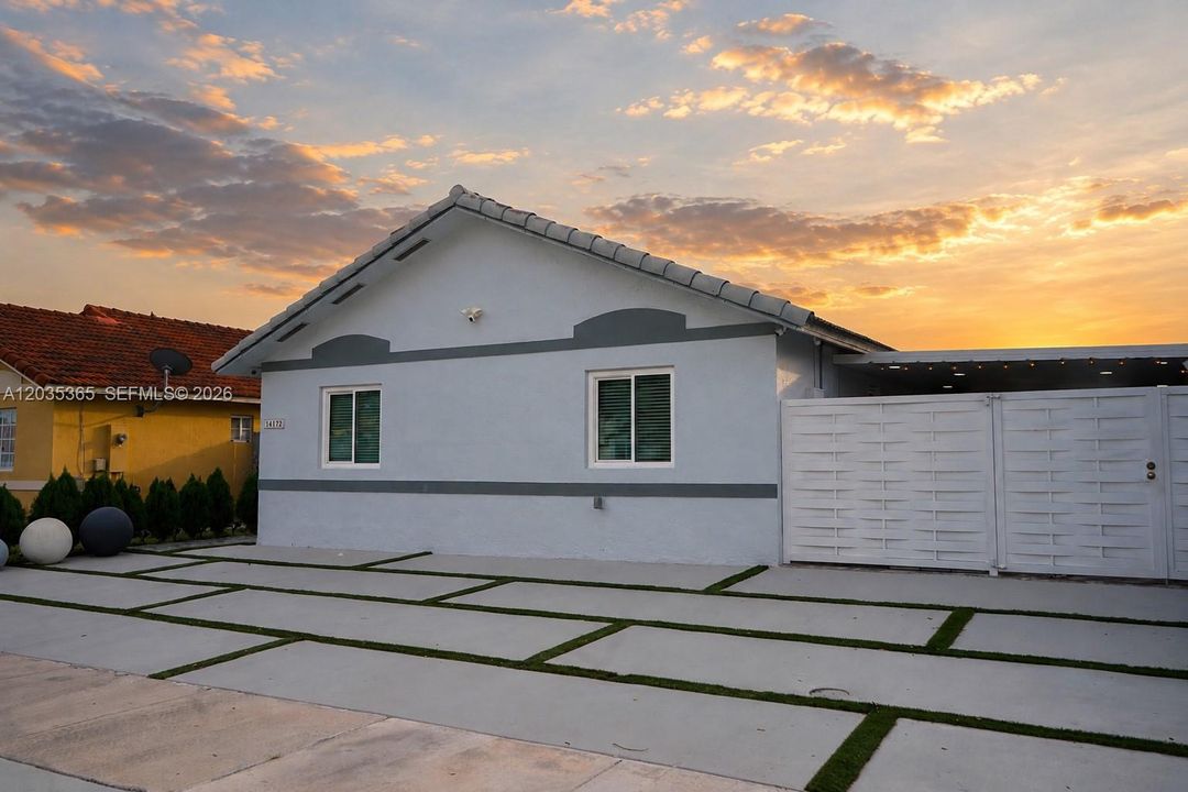 For Sale: $725,000 (4 beds, 2 baths, 1653 Square Feet)