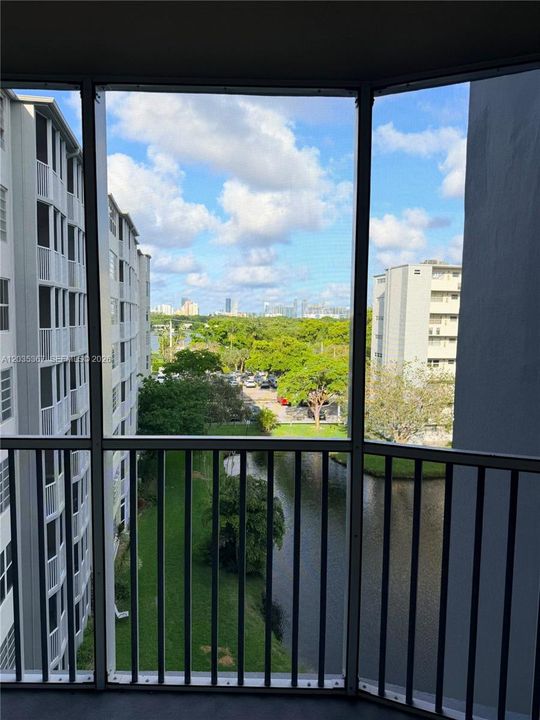 For Rent: $2,200 (1 beds, 1 baths, 947 Square Feet)