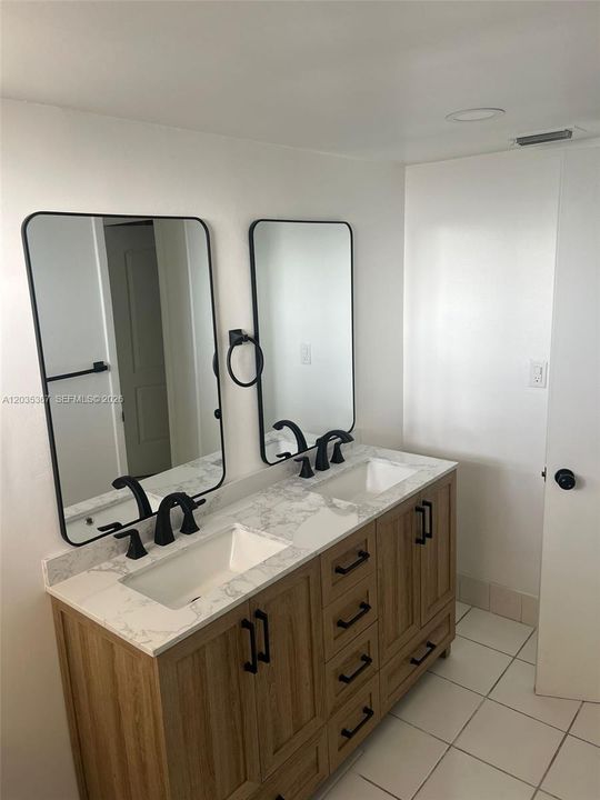 For Rent: $2,200 (1 beds, 1 baths, 947 Square Feet)