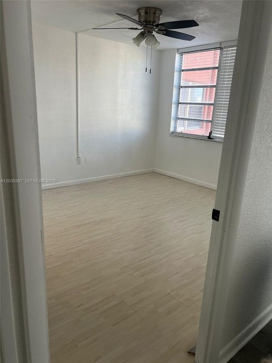 For Rent: $2,200 (1 beds, 1 baths, 947 Square Feet)