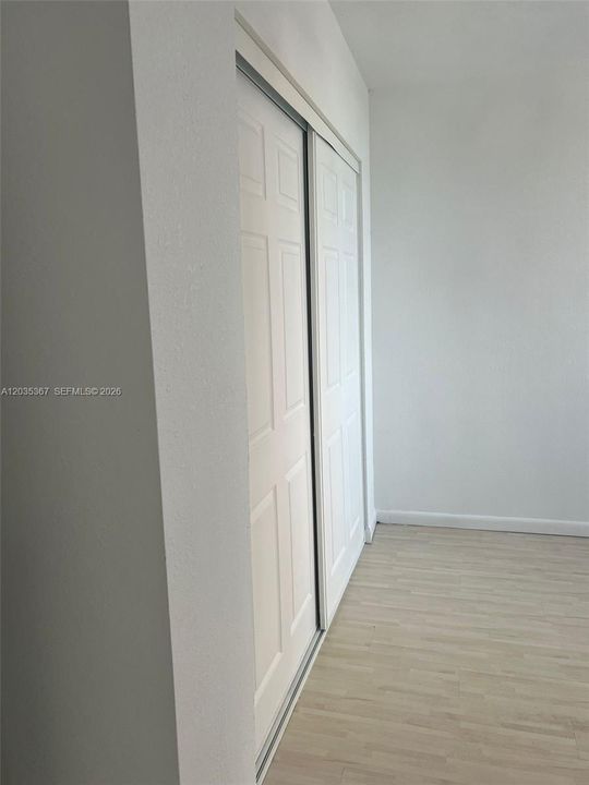 For Rent: $2,200 (1 beds, 1 baths, 947 Square Feet)