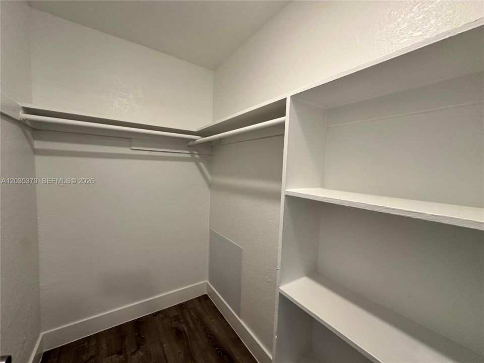 Activo con contrato: $1,595 (1 camas, 1 baños, 0 Pies cuadrados)