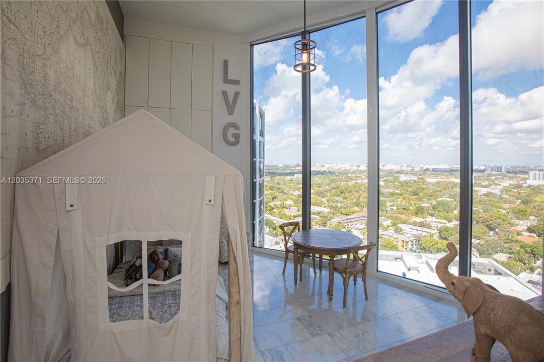 For Sale: $6,900,000 (4 beds, 3 baths, 2558 Square Feet)