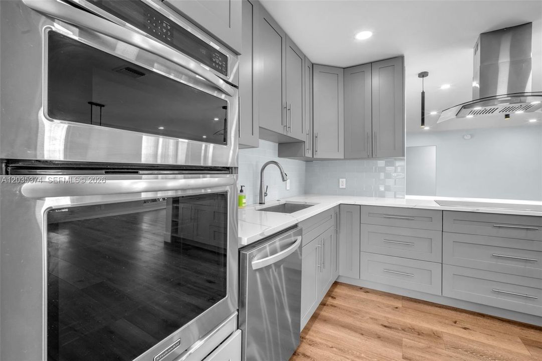 На продажу: $995,000 (3 спален, 2 ванн, 1967 Квадратных фут)