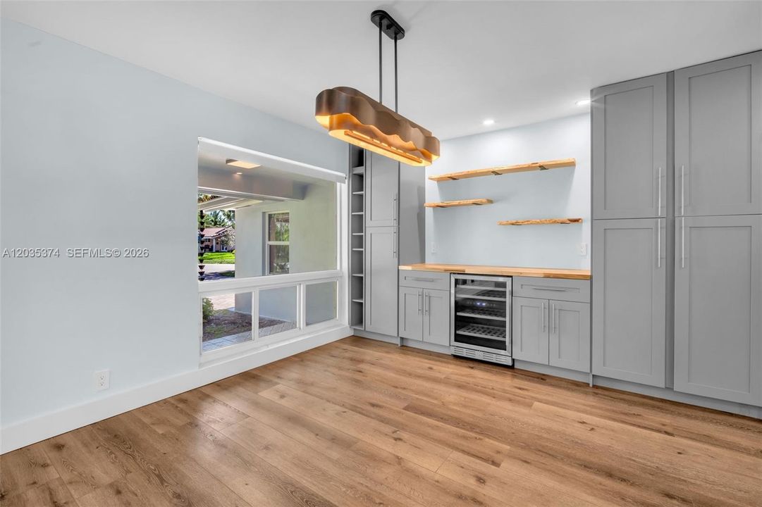 На продажу: $995,000 (3 спален, 2 ванн, 1967 Квадратных фут)