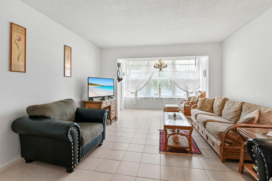 12 Living room 02