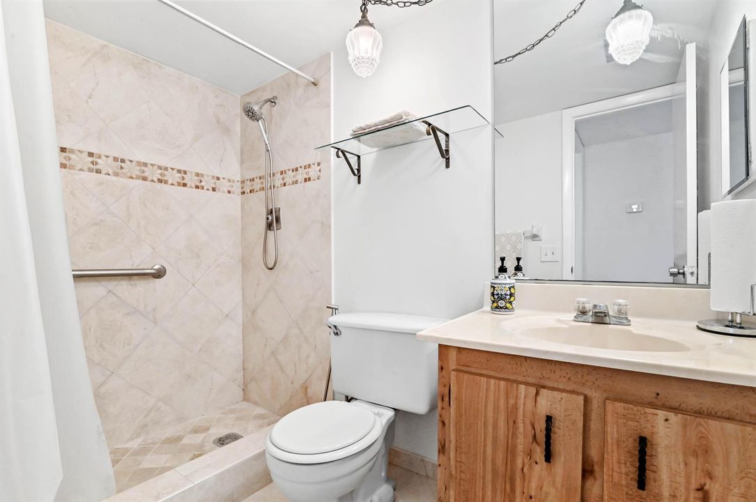 22 Bathroom 03