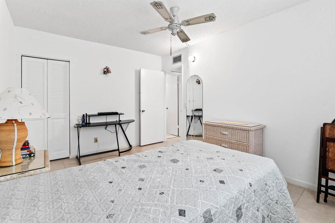 24 Bedroom 05