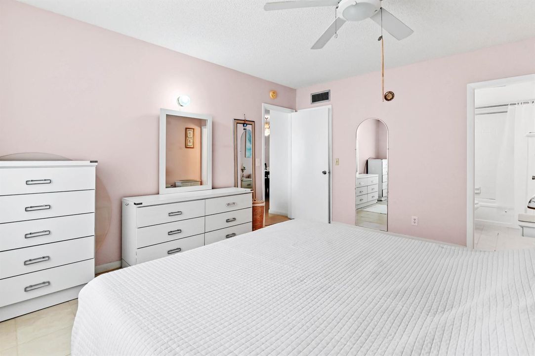 19 Bedroom 03