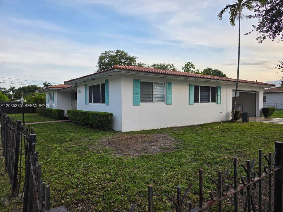 For Sale: $700,000 (3 beds, 2 baths, 2777 Square Feet)