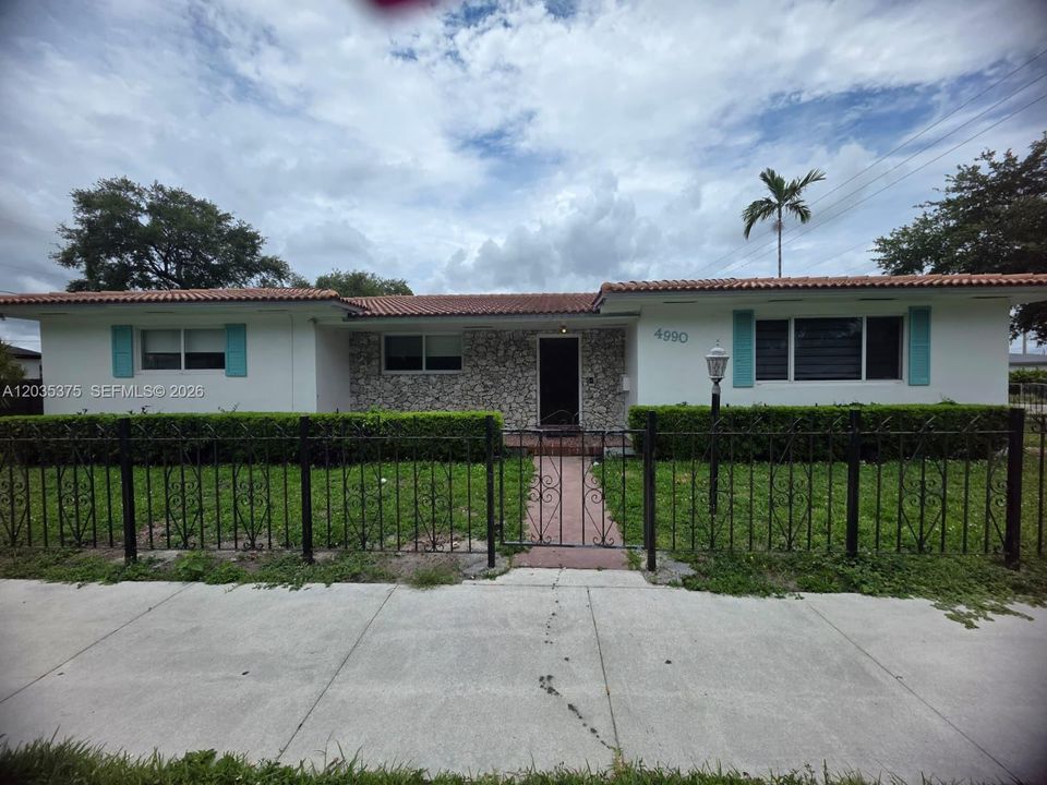 For Sale: $700,000 (3 beds, 2 baths, 2777 Square Feet)