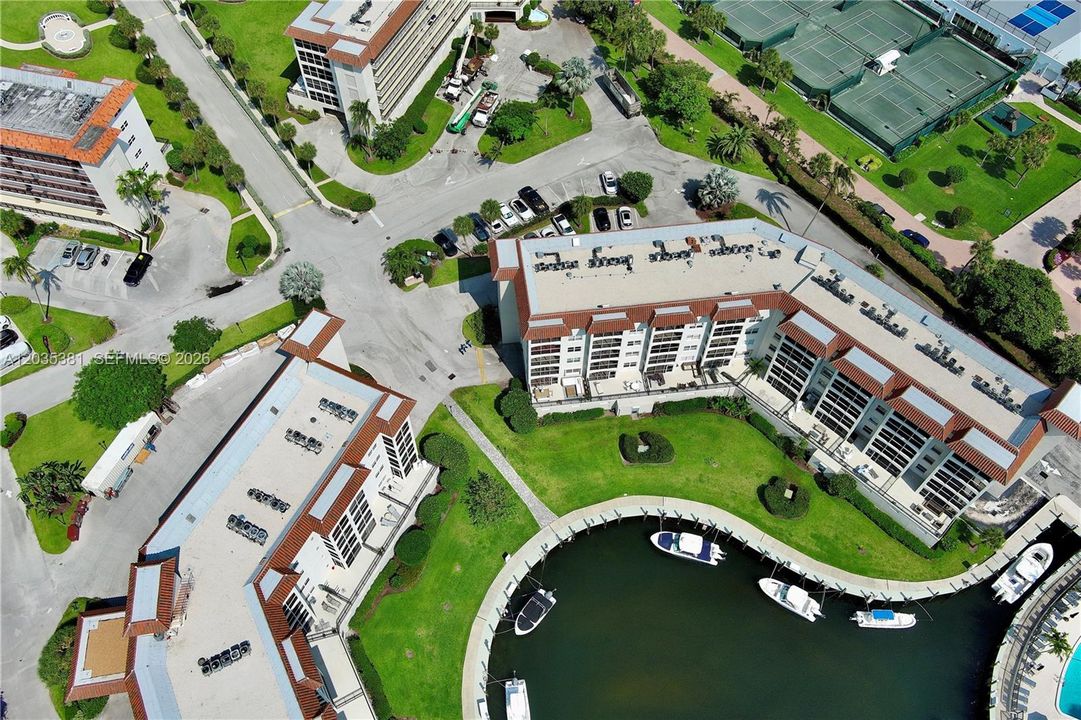 В аренду: $6,000 (2 спален, 2 ванн, 958 Квадратных фут)