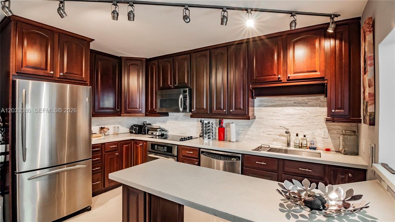 For Rent: $5,250 (2 beds, 2 baths, 1664 Square Feet)