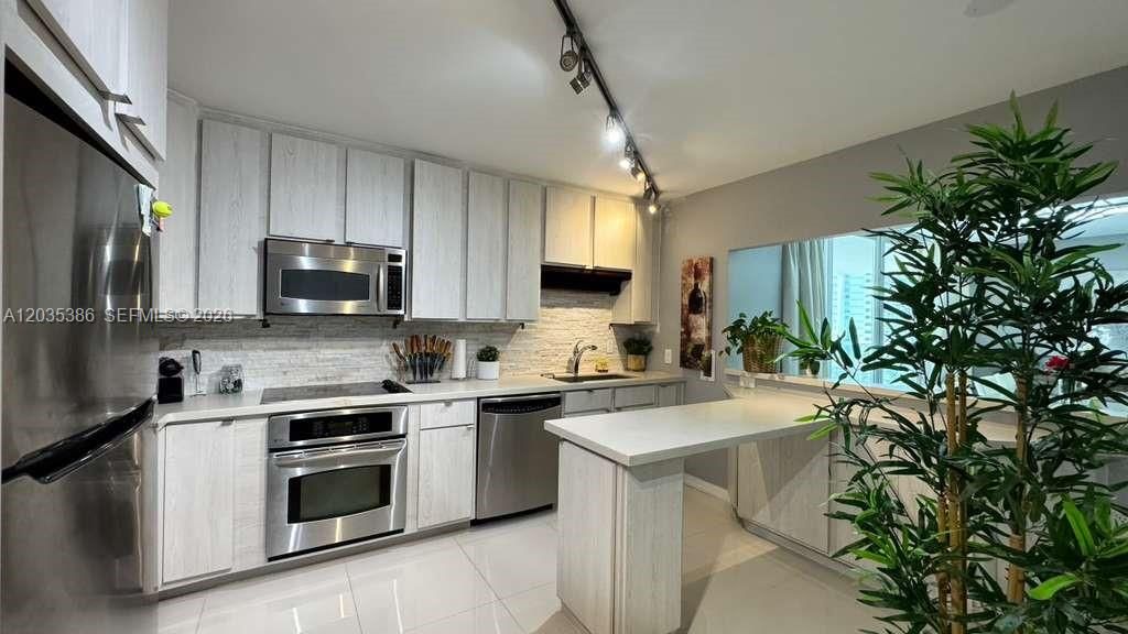 For Rent: $5,250 (2 beds, 2 baths, 1664 Square Feet)