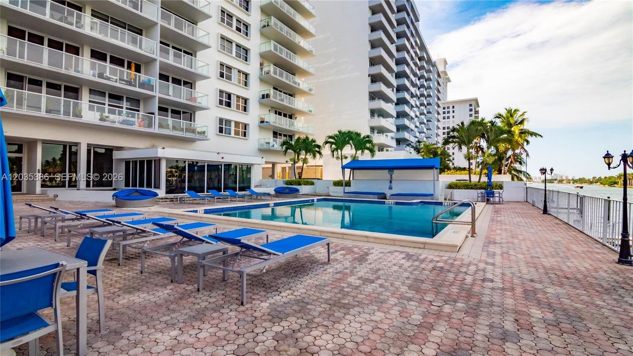 For Rent: $5,250 (2 beds, 2 baths, 1664 Square Feet)