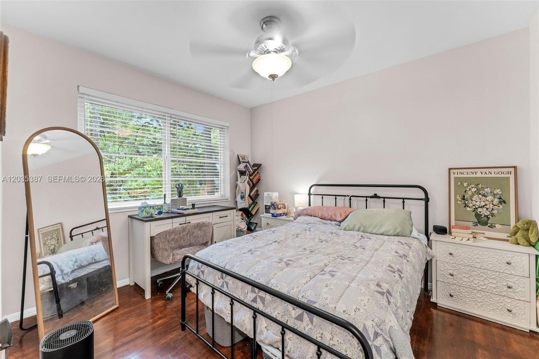 For Sale: $399,900 (2 beds, 1 baths, 800 Square Feet)